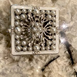 Olivia Riegel Original Pearl Ring Box.